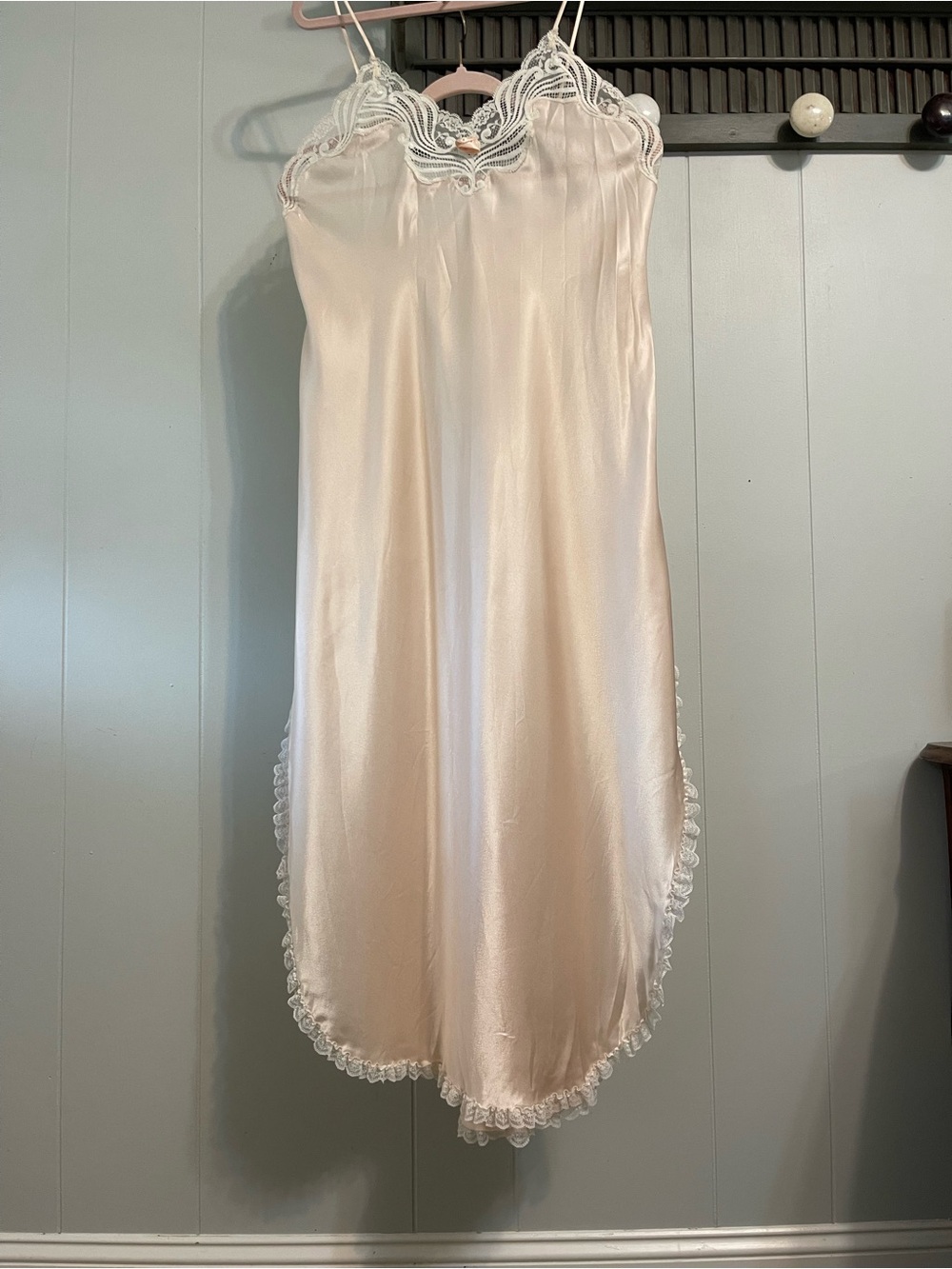 Vintage Christian Dior peach lace trimmed nightgown and robe set medium - Picture 16 of 16